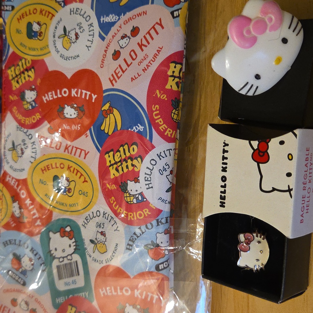 Hello Kitty Colorful Wristlet & Rings